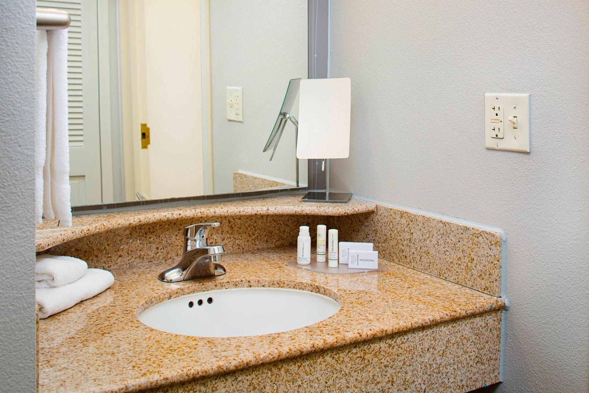 คอร์ทยาร์ด โรอาโนค แอร์พอร์ต Hotel โรอาโนก ภายนอก รูปภาพ